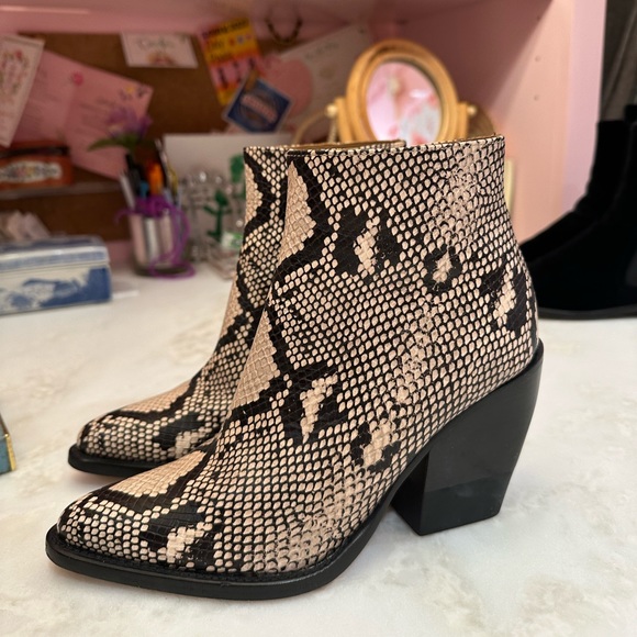 Chloe snakeskin boots / booties - Picture 1 of 8